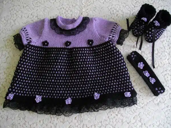 knitting pattern for a newborn dress set with gathered lace